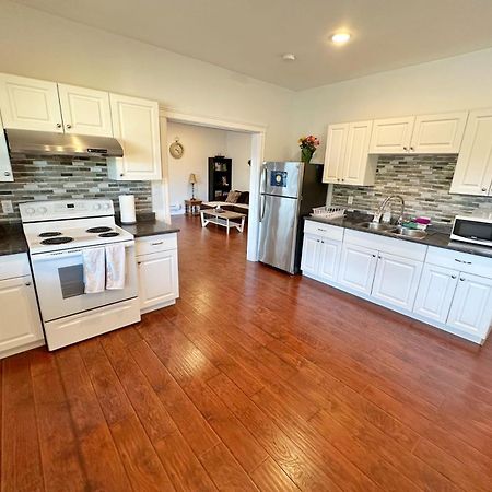 Oasis Bed & Breakfast Langford Bagian luar foto